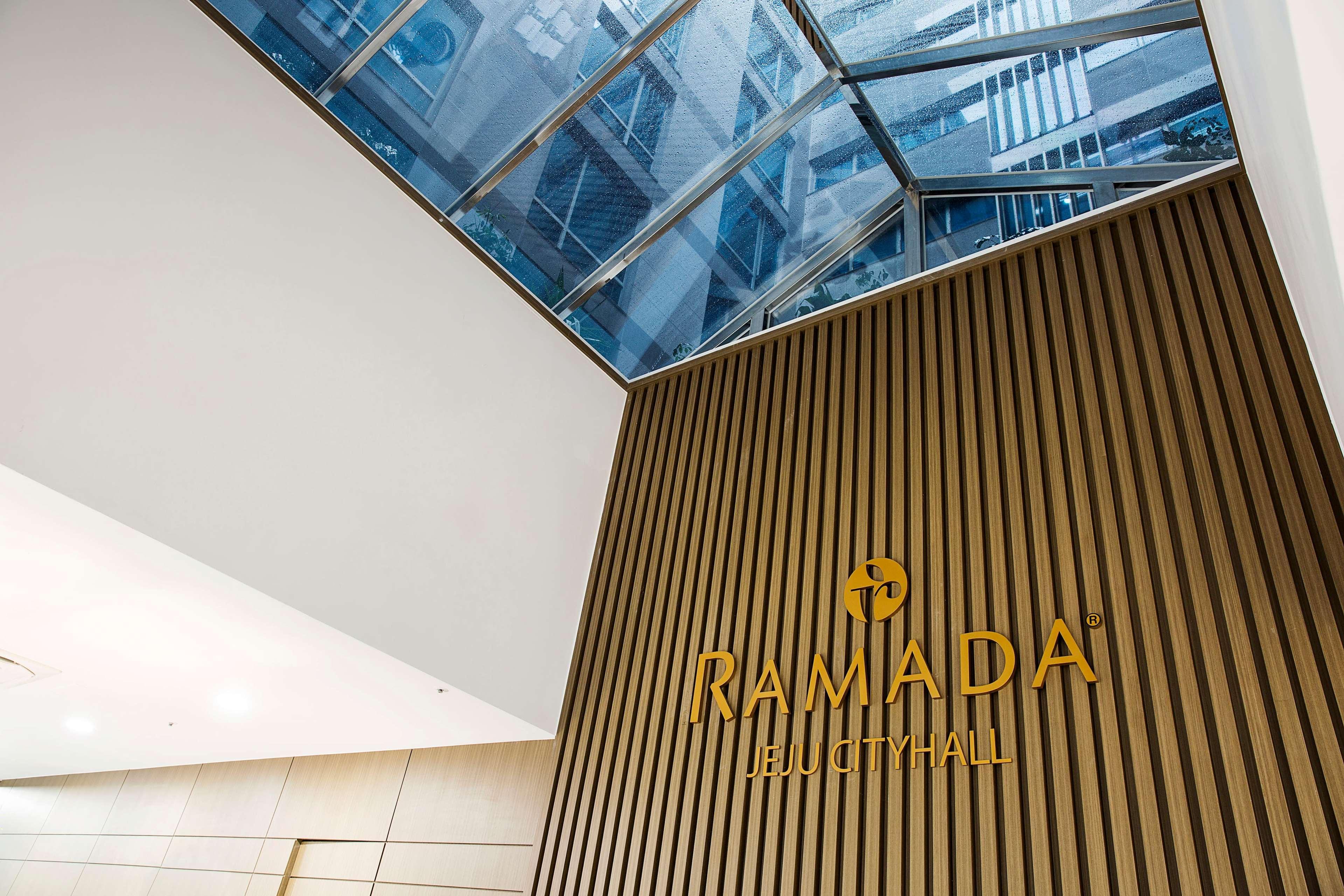 Ramada By Wyndham Jeju City Hall Exterior foto