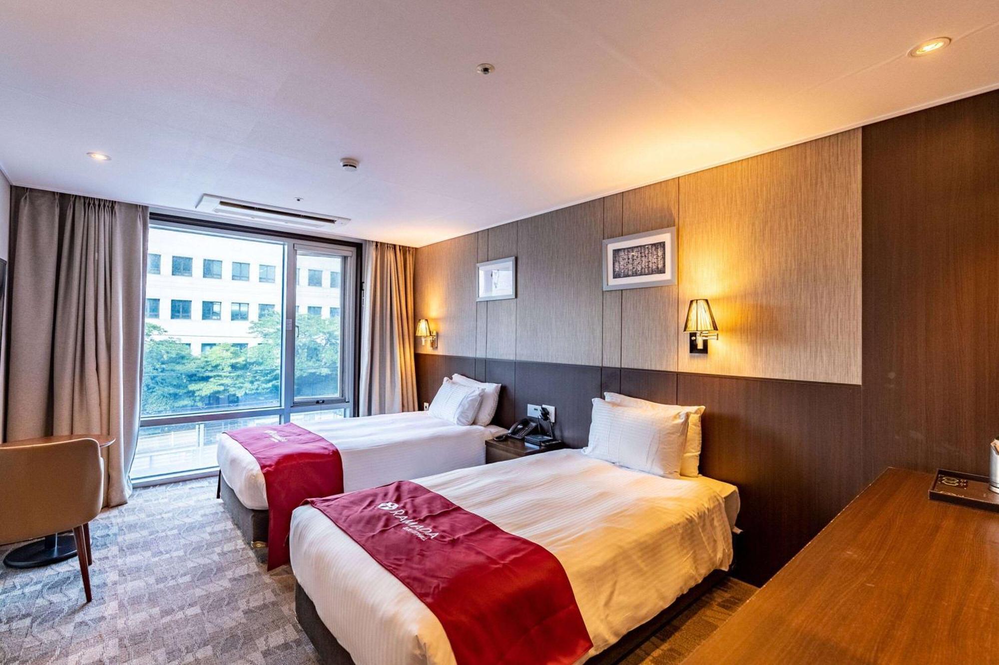 Ramada By Wyndham Jeju City Hall Exterior foto